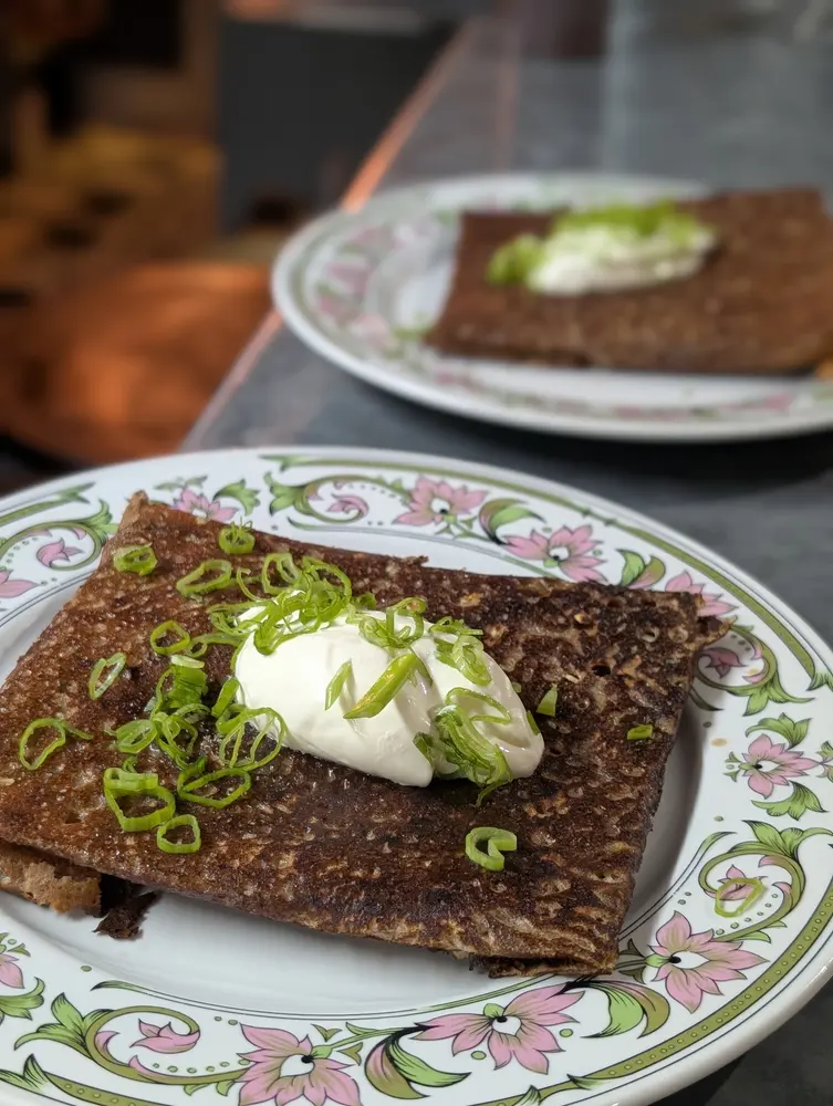 Galette de blé noir à la crème et à la ciboulette