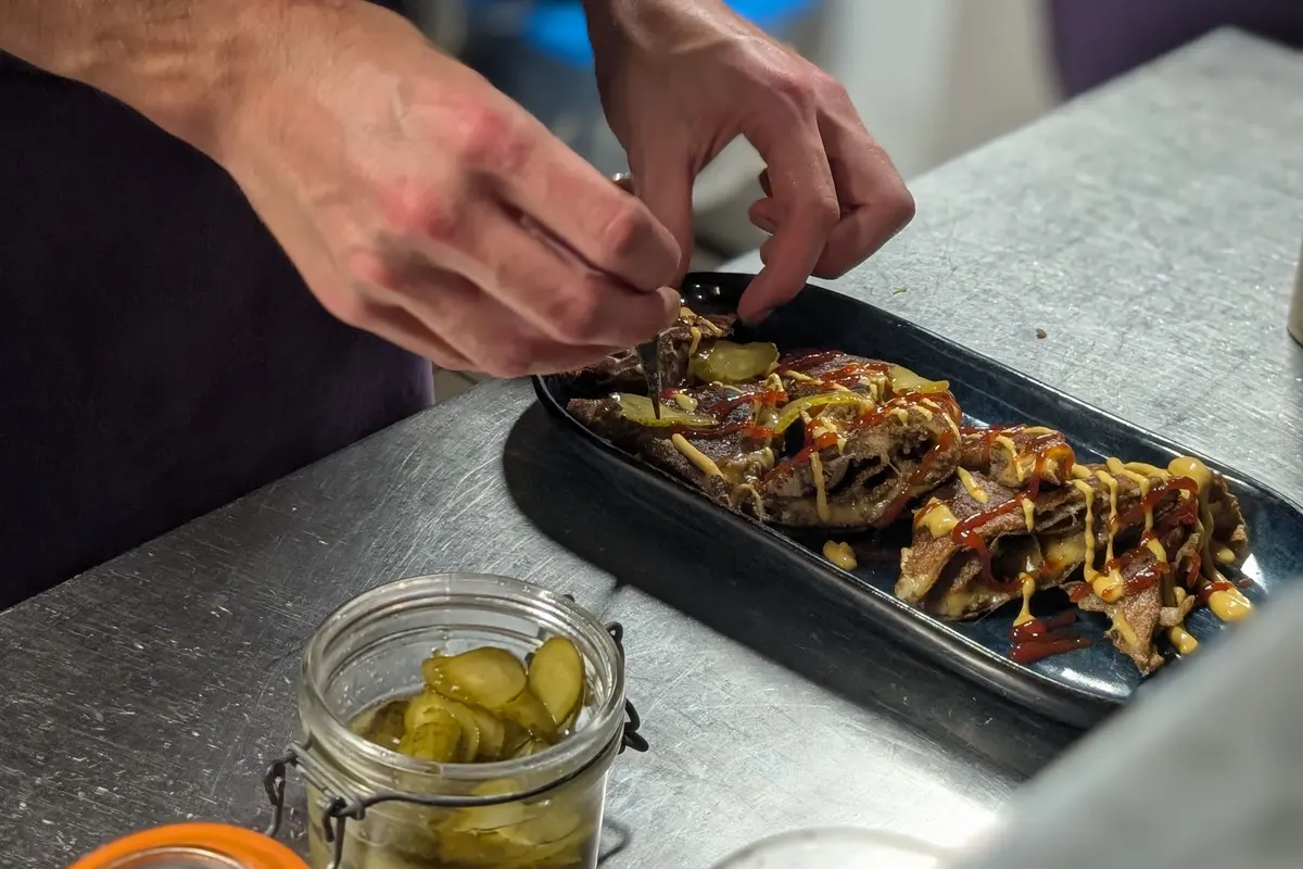 Dressage d’un plat du jour en cuisine